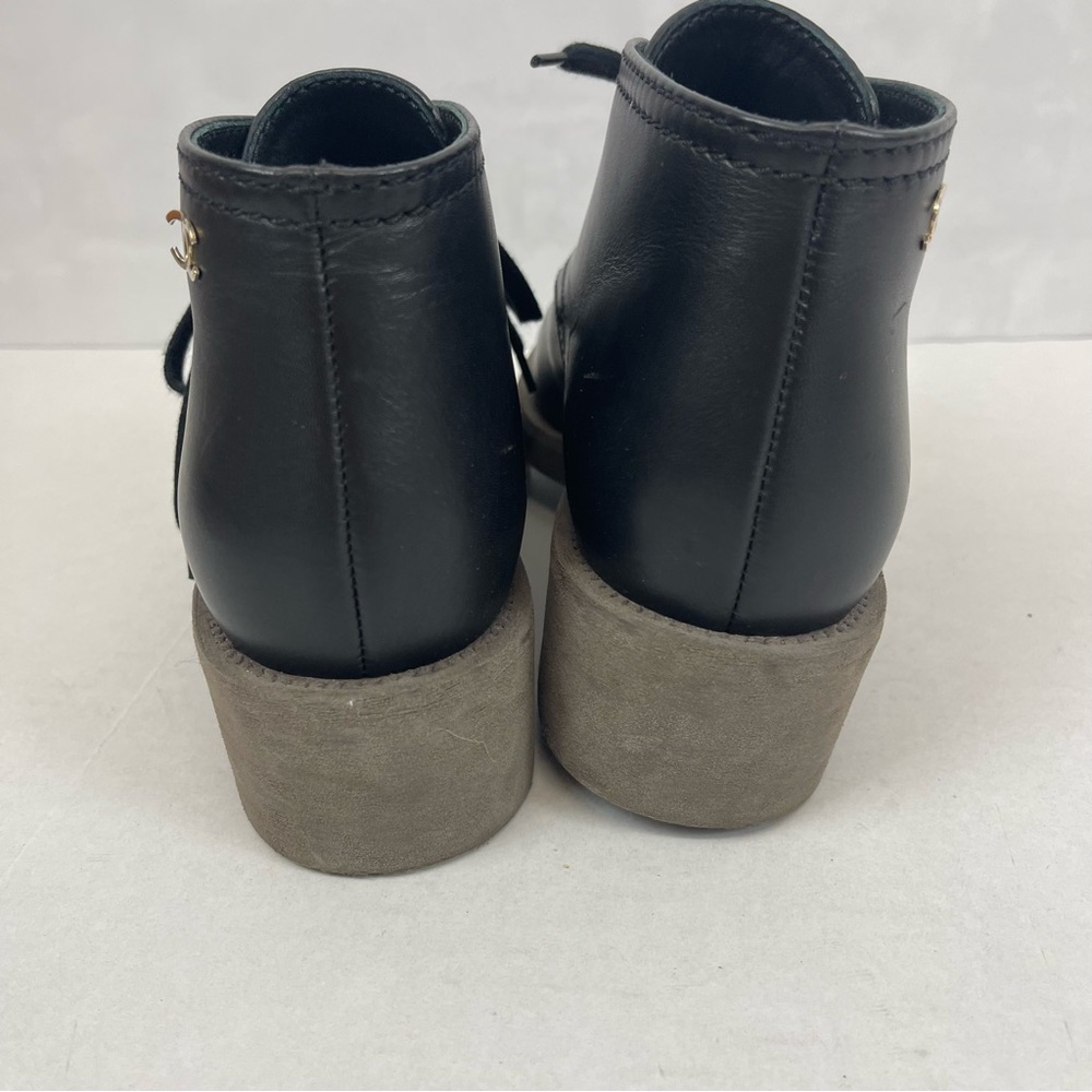 Chanel Black Leather Lace-Up Ankle Boots G31797 CC Logo Crepe Sole Sz40 US 9.5 - Picture 8 of 13